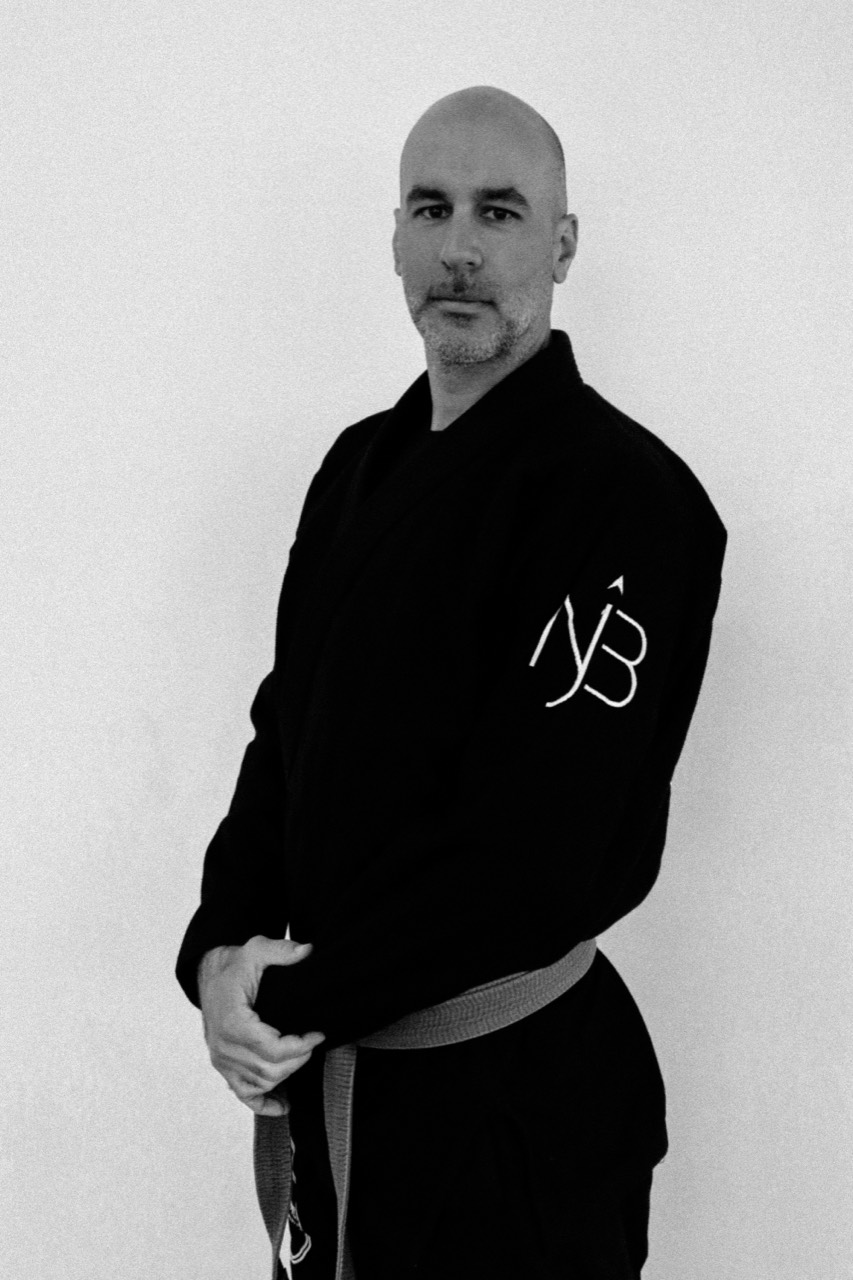 Coach Sasan Ghinani en gi noir et ceinture violette