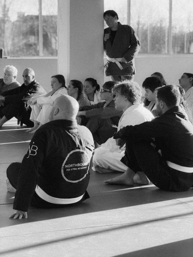Élèves attentifs dans la salle